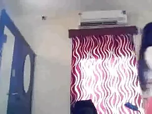 सुनहरे बालों वाली टी ...