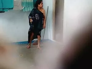 के साथ गुदा त्रिगुट  ...