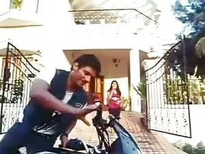मुर्गा सनी लियोन की  ...