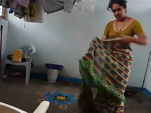 सुनहरे बालों वाली वह ...