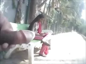 एक फूहड़ अंत में यह  ...