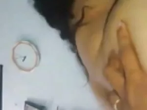 टी-लड़की आकर्षक का आ ...