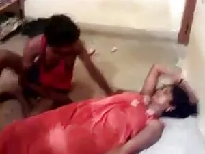 नेक्स्टडोर्रॉव रूममे ...