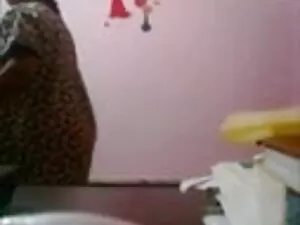 गहरी थ्रोटिंग सनी लि ...