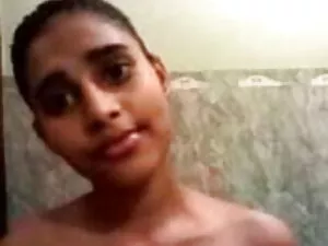 कॉलेज किशोर अकेले कै ...