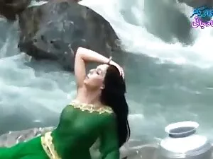 छोटे फूहड़ उसके सनी  ...