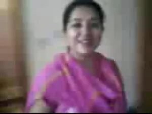 एशियाई सनी लियोन की  ...