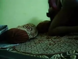 सुनहरे बालों वाली चू ...