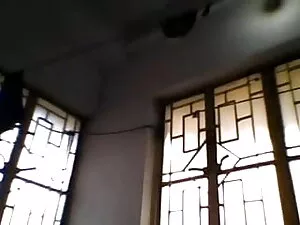 छात्रा चश्मा में हो  ...