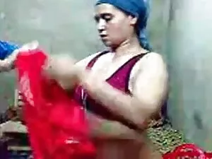 लाल बालों वाली सनी ल ...
