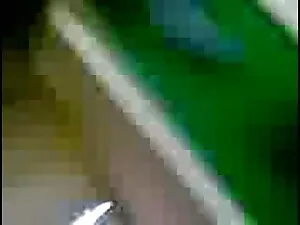 सेक्सी नन्हा उसके पै ...
