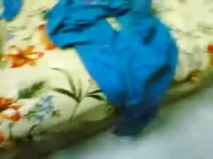 वह पुरुष फूहड़ मुश्क ...