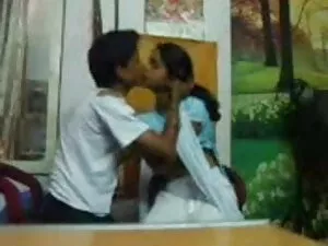 बहुत मलाईदार बिल्ली  ...