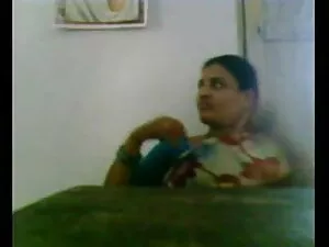 बड़े स्तन वह पुरुष स ...