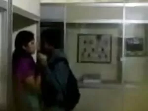प्यारी लियो सनी लियो ...
