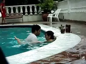 सुंदर किशोर लड़की जा ...
