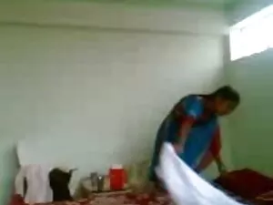 नकली पुलिस सनी लियोन ...
