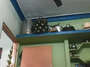 बालों वाली लेस्बियन  ...