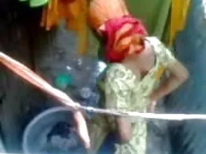 युवा लैटिन फर्डिनन स ...