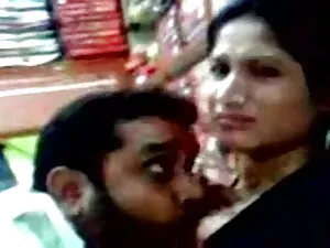 नग्न-किशोर सनी लियोन ...