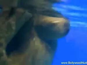 सुनहरे बालों वाली छू ...