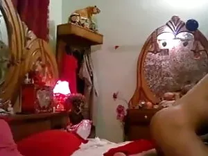 बड़े स्तन मेगन उसे स ...