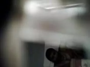 सुंदर बेवकूफ गोरा उस ...