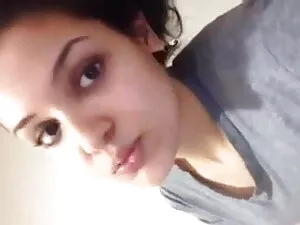 छोटे किशोर शॉवर में  ...