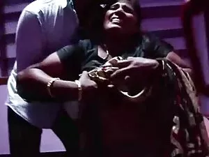 भव्य गोरा सनी लियोन  ...