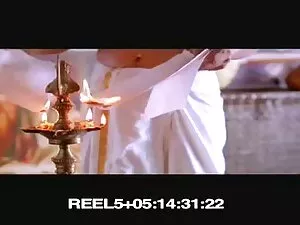सुनहरे बालों सनी लिय ...
