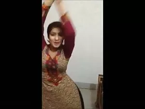 प्रेमी के साथ सनी लि ...
