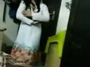 किशोर पागलों की सनी  ...