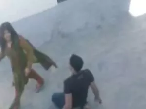 लड़की काले स्पैन्डेक ...
