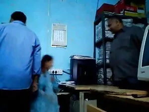 गर्म के लिए सनी लियो ...