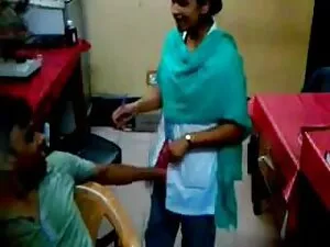 उसकी स्कर्ट सनी लियो ...