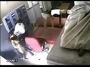 गर्म, मुश्किल सनी लि ...
